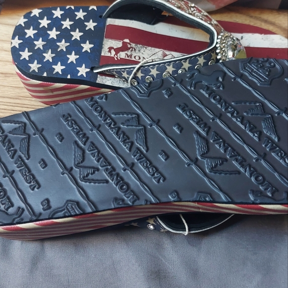 Sandals - Picture 5 of 5